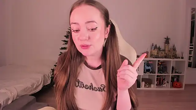 WalkingGirl's cam snapshot