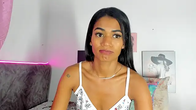 BarbieHotLaura's cam snapshot