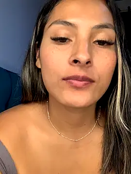 Cami_Leon2's cam snapshot