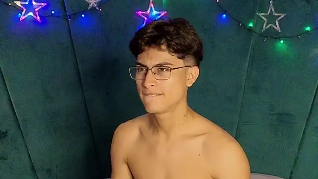 Aaron_Eze's cam snapshot