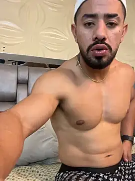 Ezzio_Scolaro live sex cam