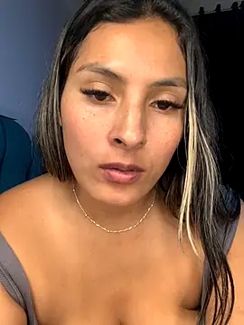 Cami_Leon2's cam snapshot