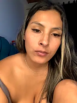 Cami_Leon2's cam snapshot