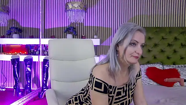 LadyTouch's cam snapshot