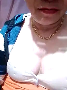 small-house123's cam snapshot