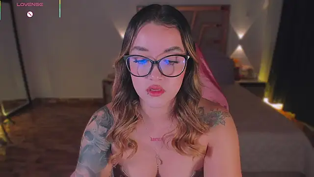 lunaarose's cam snapshot