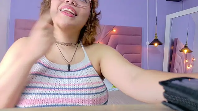 cutiecurvyForeign's cam snapshot