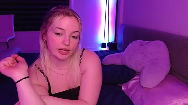 margot_robbie7's cam snapshot