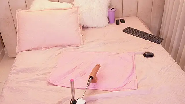 emyli_sw_'s cam snapshot