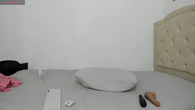 milfnewmf's cam snapshot