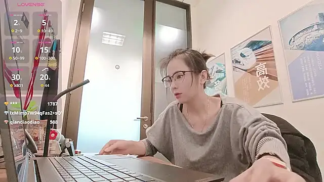 KKMM168 live sex cam