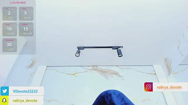 valirya_devote live sex cam