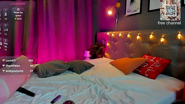 Aly_Alyc's cam snapshot