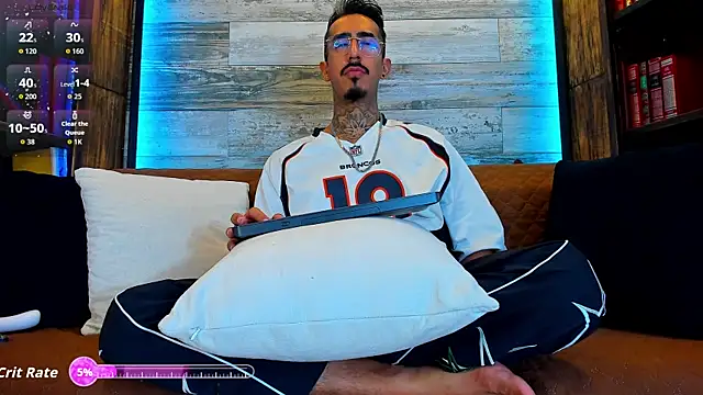 Donovan_Desmond's cam snapshot