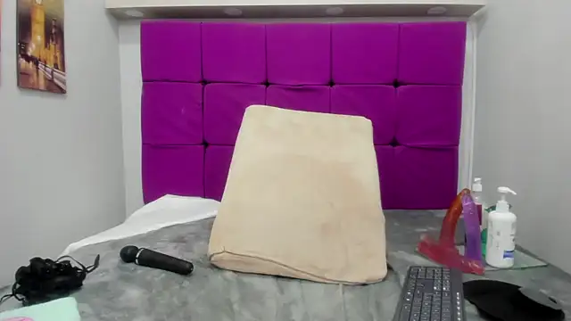 candy_big_tits18's cam snapshot