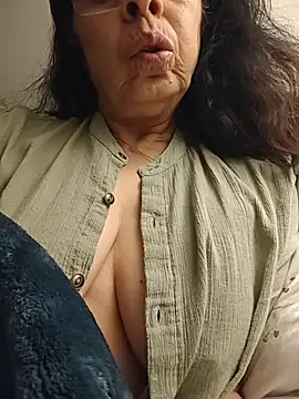 NakedMILFx's cam snapshot