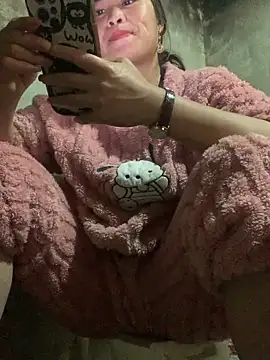 tuyetnhi-00's cam snapshot