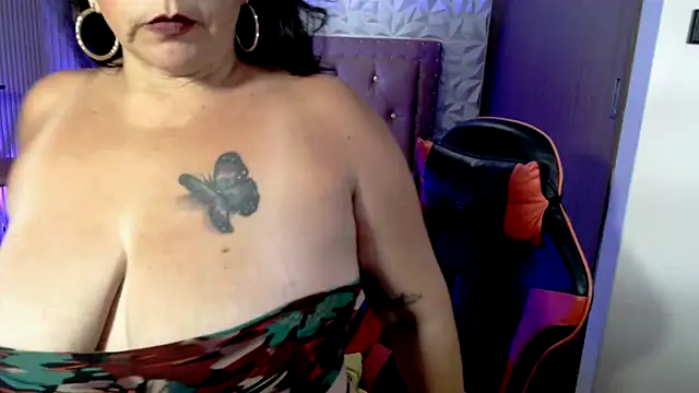 ashleylove_prg's cam snapshot