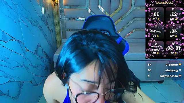 zoe_r_'s cam snapshot