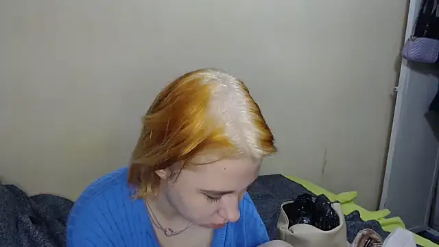 Gussie_Bridie's cam snapshot