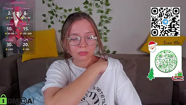 Nuura_Moore's cam snapshot