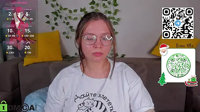 Nuura_Moore's cam snapshot