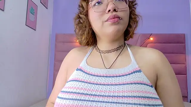 cutiecurvyForeign's cam snapshot