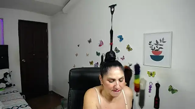 mature_bigboobs10's cam snapshot