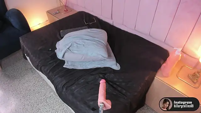 Hillary_Collins1's cam snapshot