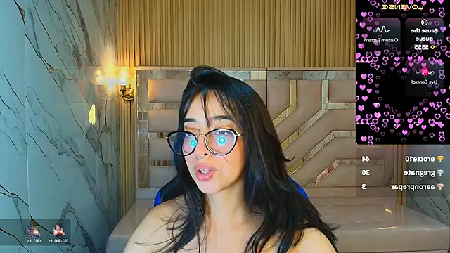 zoe_r_'s cam snapshot