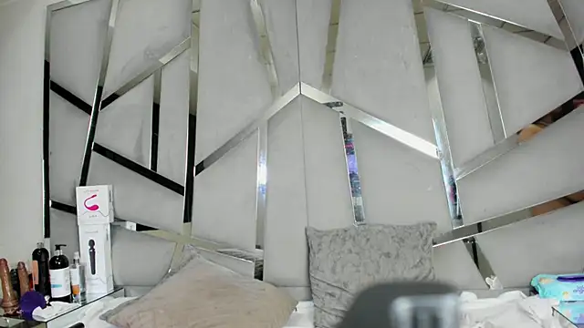 Catherinee69_x's cam snapshot