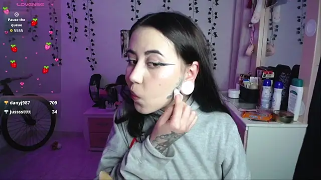 iris_sky's cam snapshot