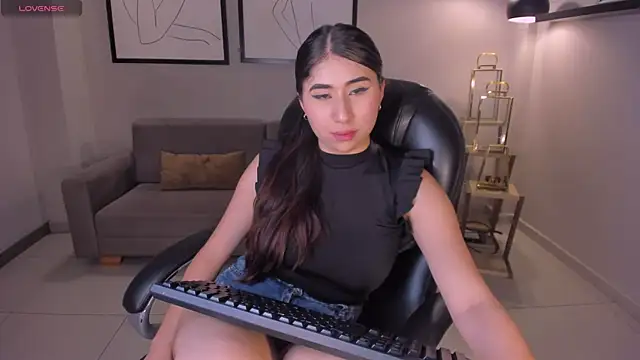 MayaMoretti_'s cam snapshot