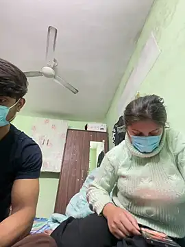 Cute_hotzara live sex cam