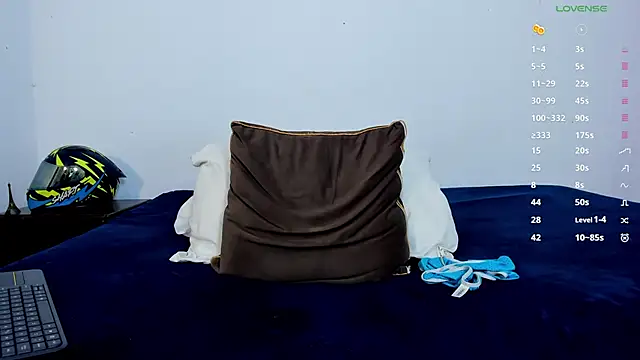 AlexanderSavage live sex cam