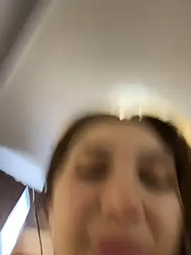 QuitieLia live sex cam