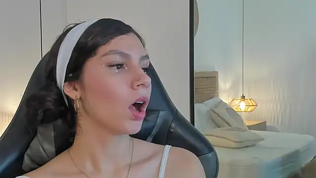 cloee20_'s cam snapshot