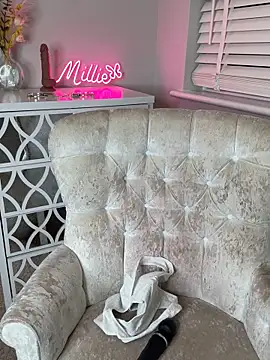 MakemeMillie1's cam snapshot