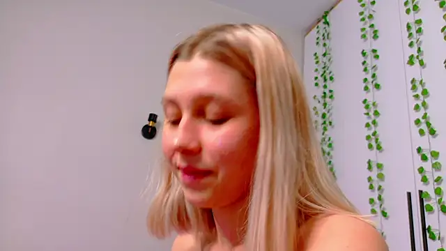 AiryPetal's cam snapshot