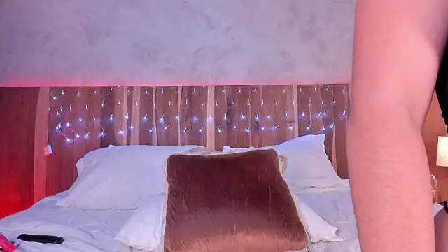 KrystalWoodss's cam snapshot