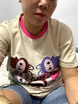 Baby-bigtits's cam snapshot