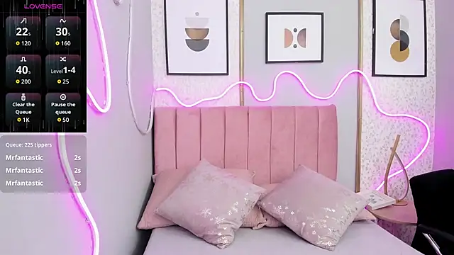 LARISSAEVANS's cam snapshot