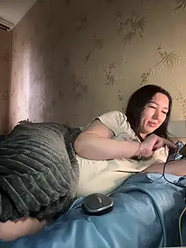 Naughtbaby_2025's cam snapshot