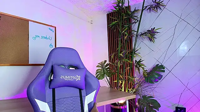 Khloe_Johnson18's cam snapshot