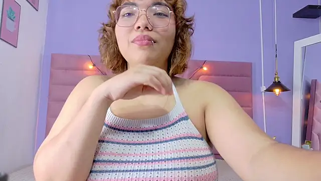 cutiecurvyForeign's cam snapshot