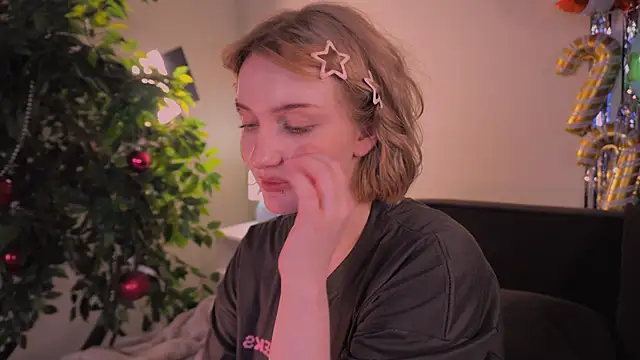 ELLIEJAY's cam snapshot