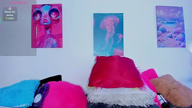 tyra_bankss_'s cam snapshot