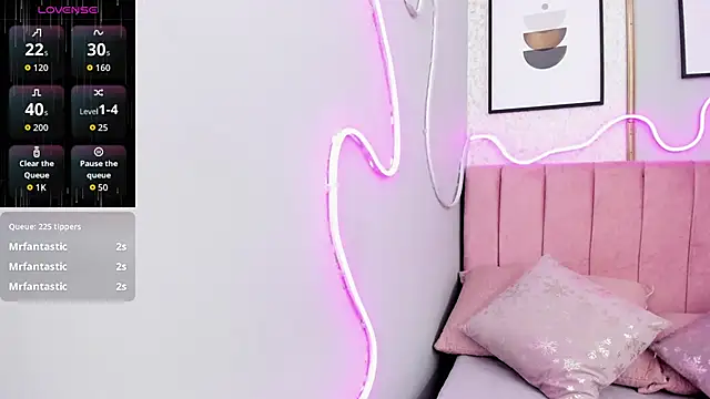 LARISSAEVANS's cam snapshot