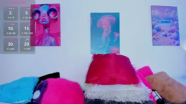 tyra_bankss_'s cam snapshot