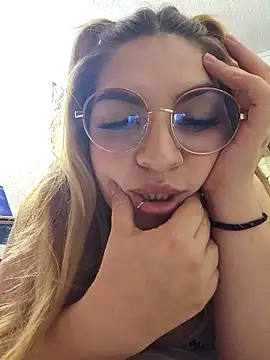 mila_curvy's cam snapshot